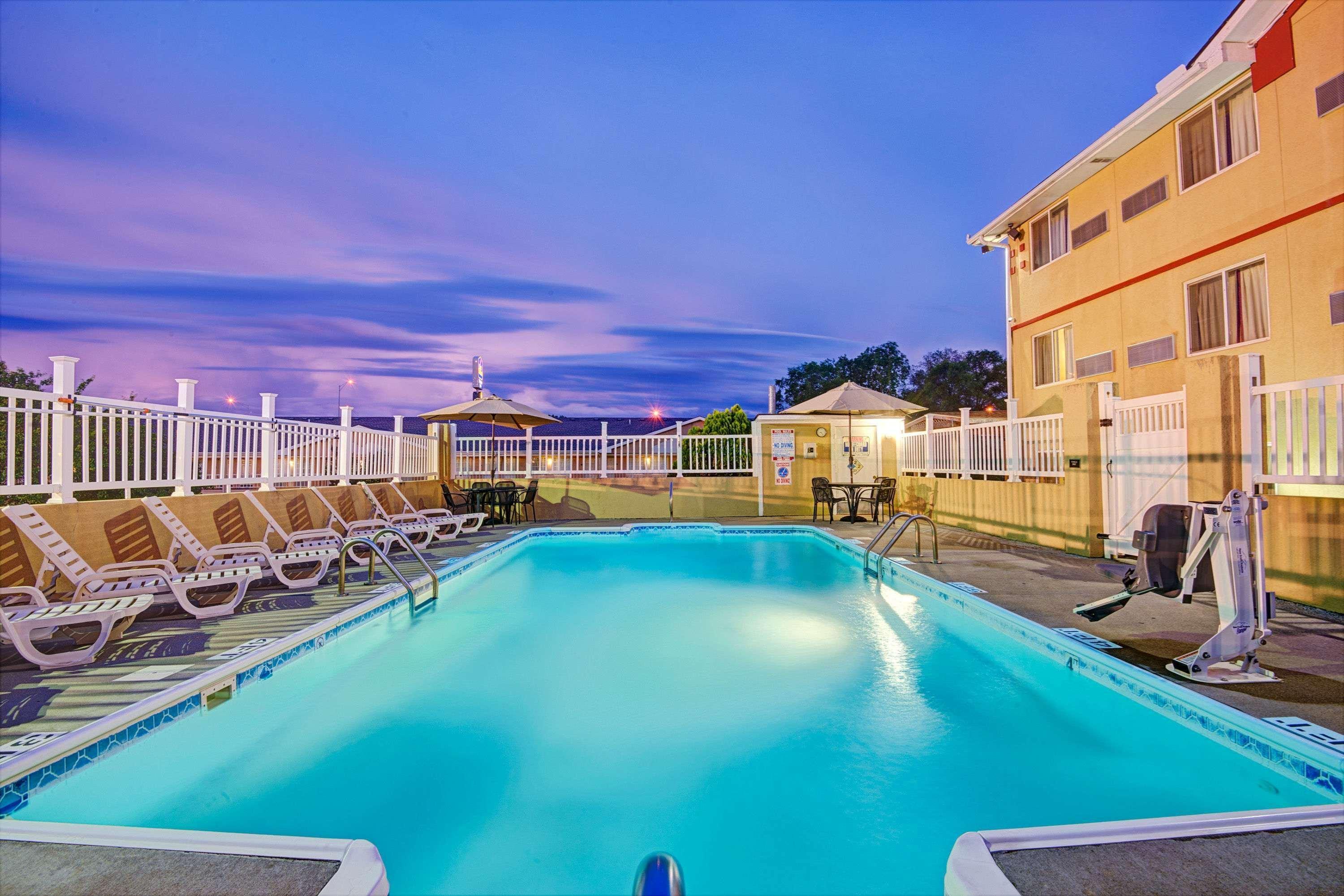 Super 8 By Wyndham Independence Kansas City מראה חיצוני תמונה