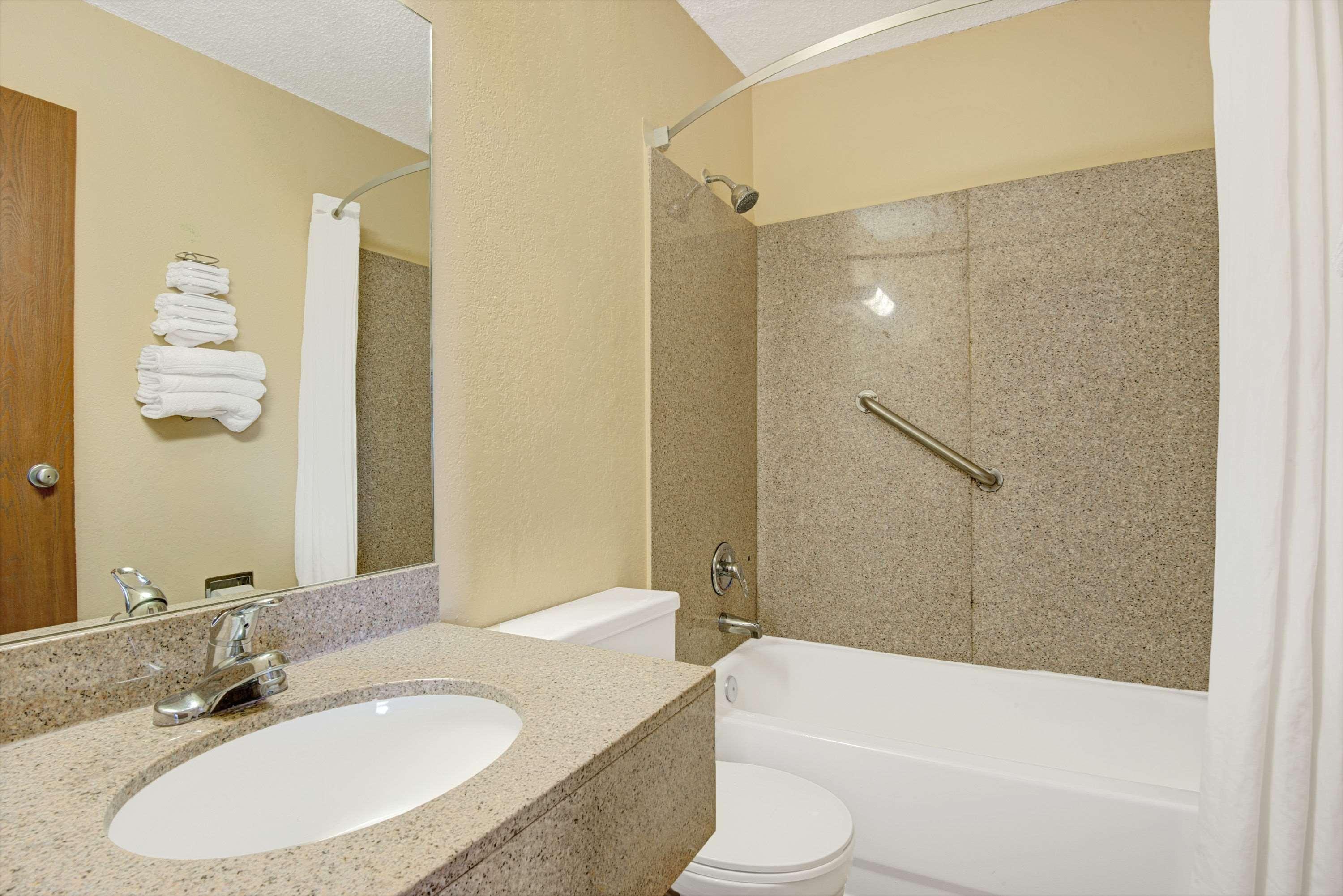 Super 8 By Wyndham Independence Kansas City מראה חיצוני תמונה