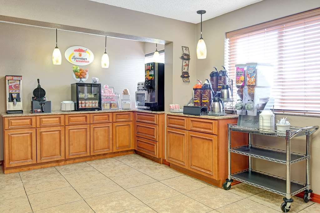 Super 8 By Wyndham Independence Kansas City מתקנים תמונה