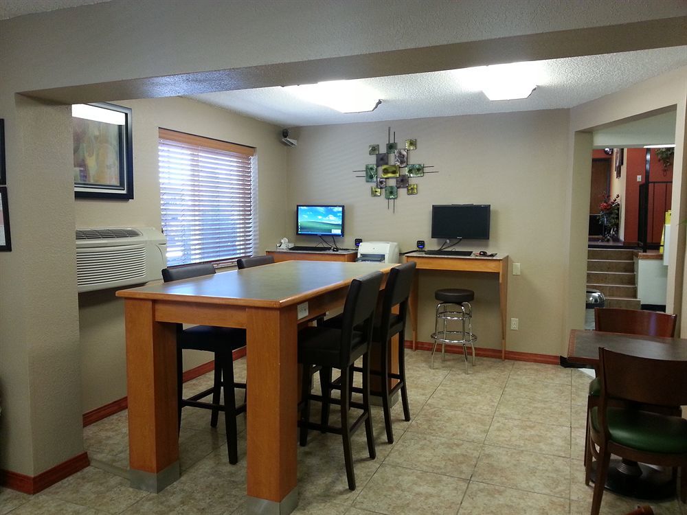 Super 8 By Wyndham Independence Kansas City מראה חיצוני תמונה