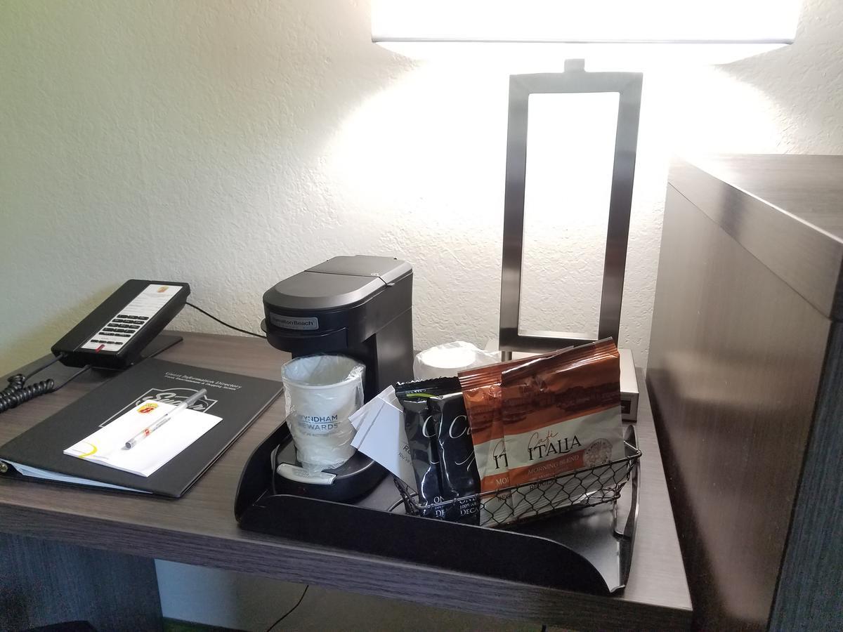 Super 8 By Wyndham Independence Kansas City מראה חיצוני תמונה